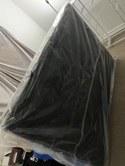 Box Spring For a Full Size Bed / Caja Para Cama De Tamaño Full
