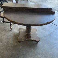 Free Classic Dining Room Table 