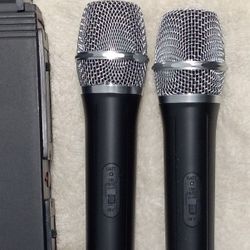 65$ 2 Wireless Microphones Vocopro Available  New Condition 
