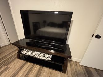 Toshiba 47” TV and Tempered Glass and Solid Wood TV Stand