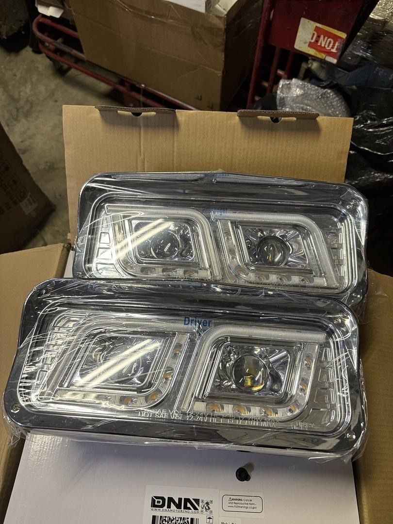 01-11 Freightliner Classic / 81-19 W900 Headlights Luces Micas Calaveras Focos