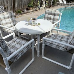 PVC 5 Piece Outdoor Patio Set. Like New 