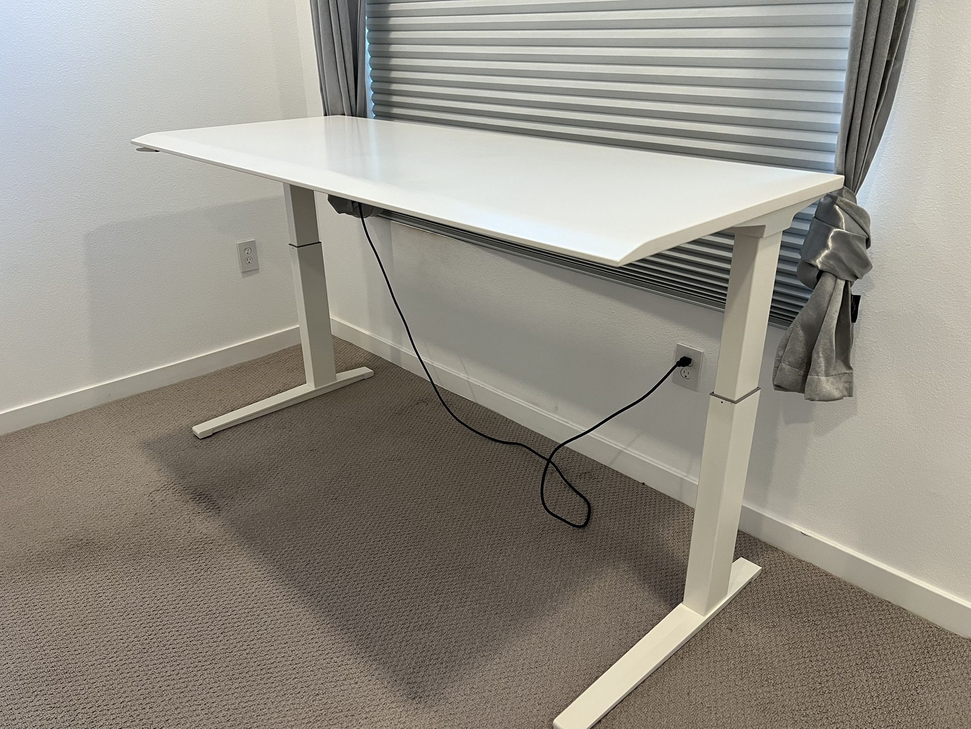 Herman Miller Renew Sit-to-Stand Desk - 70 x 29 Inches