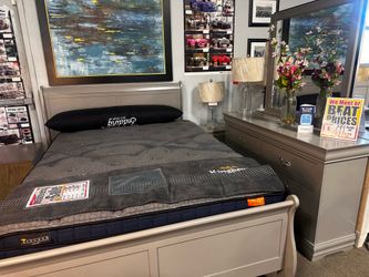 Stunning bed set! $699 🩶📦✨ More colors available!