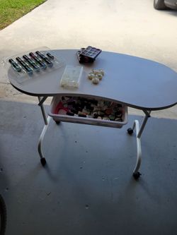Manicure table