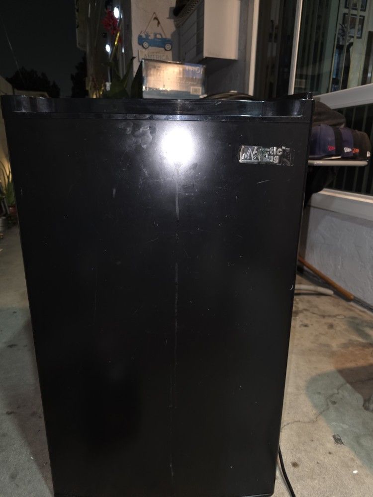 Artic King 4.5 cu mini fridge
