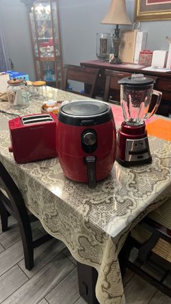 Kitchen aid toaster , Oster blender and DAHS Air fryer