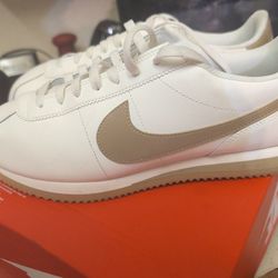 Nike cortez Goldish Khaki Size 11