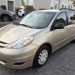 2009 Toyota Sienna Le 