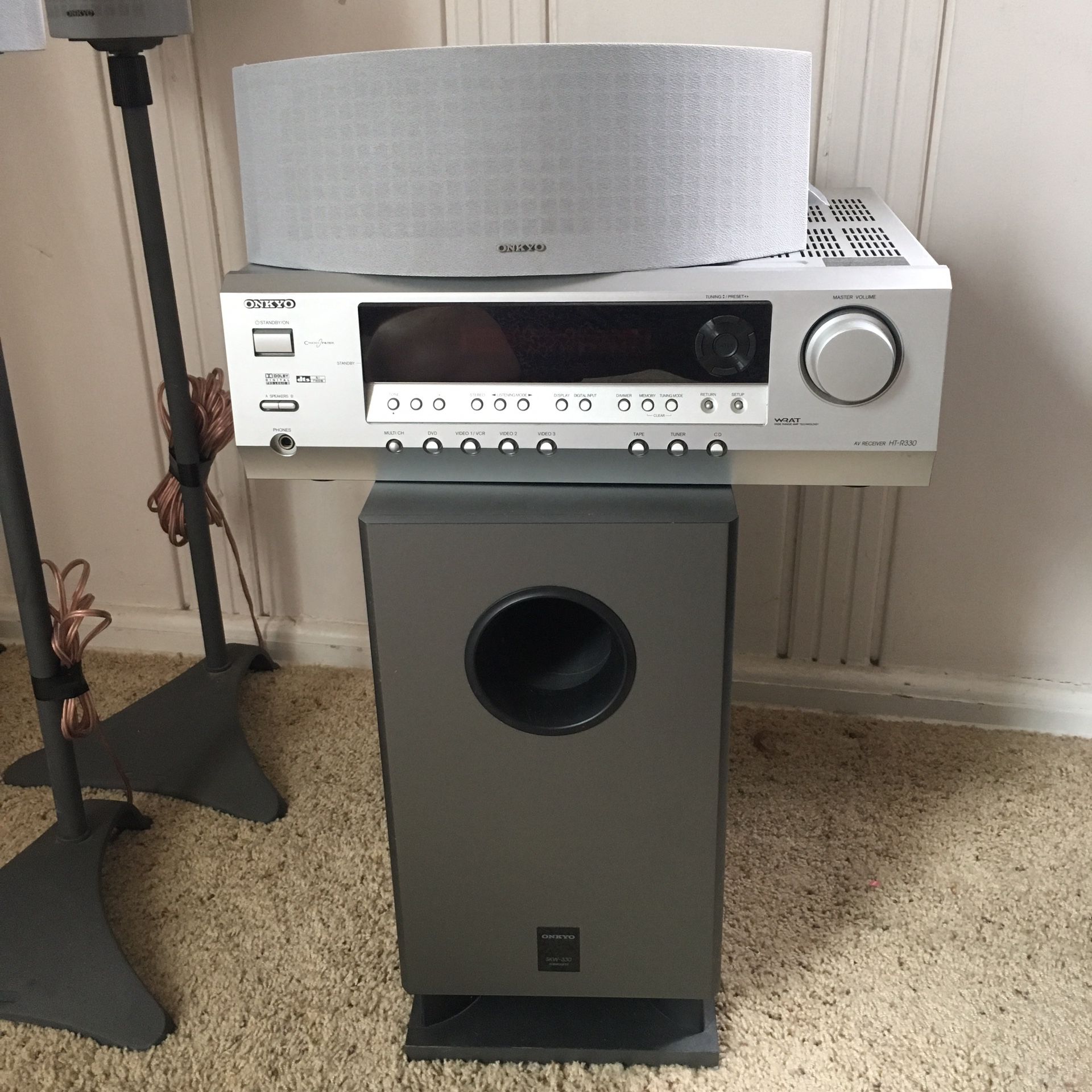ONKYO Stereo System - Speakers - Receiver - Excellent Condition