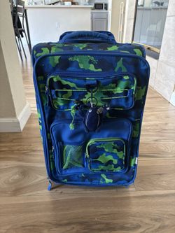 Kid’s Suitcase On Wheels 