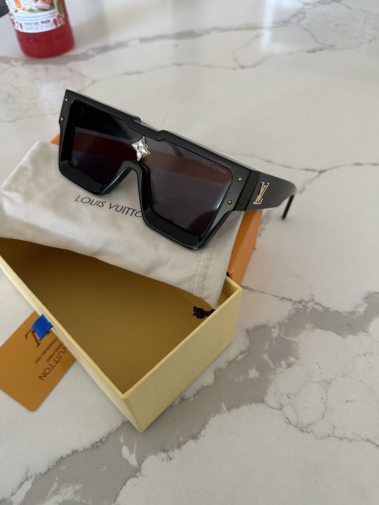 2023 LOUIS VUITTON Cyclone Unisex SUNGLASSES for Sale in Hayward, CA -  OfferUp
