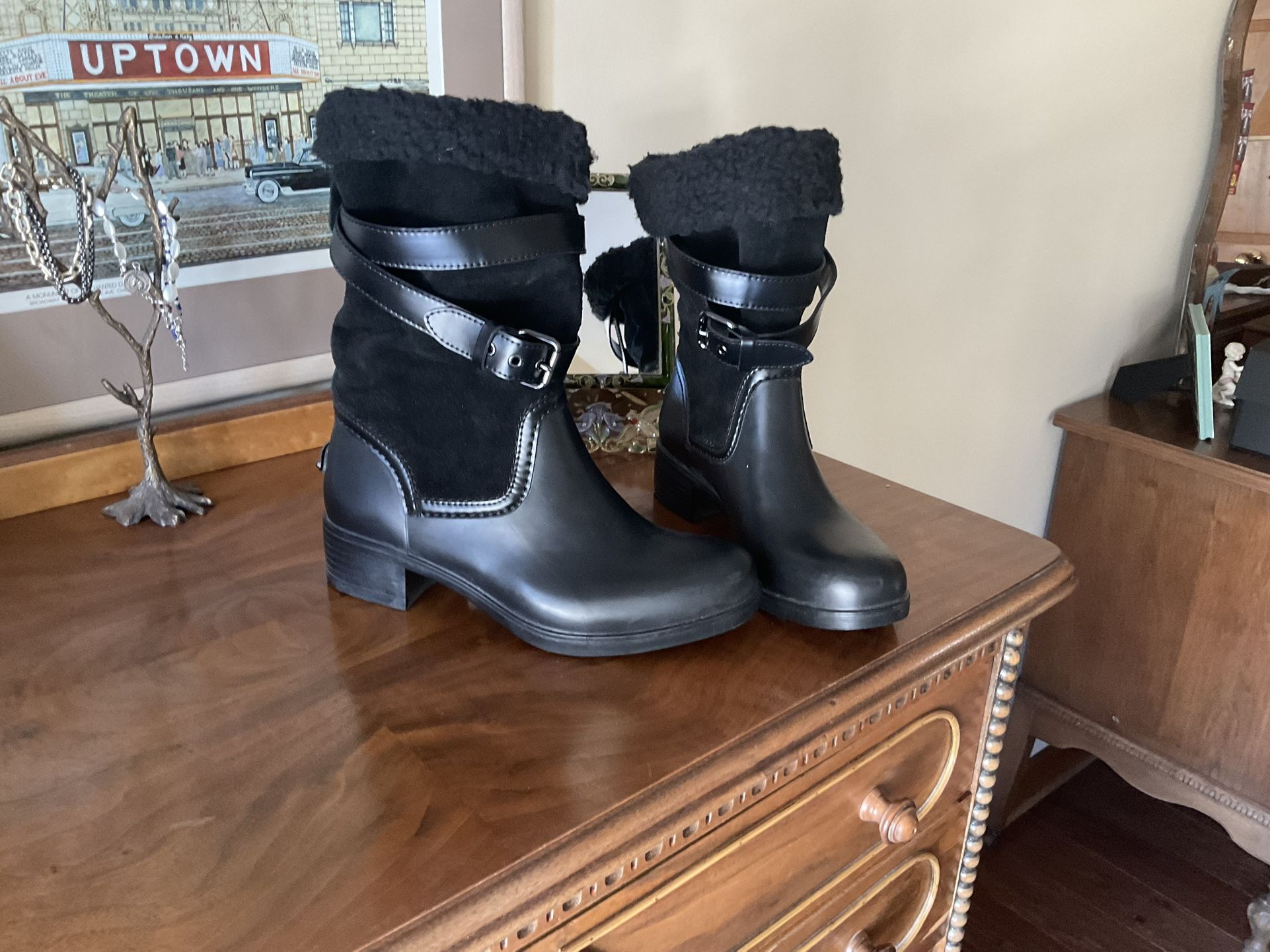 Coach Women’s buckle Zena Shearling Boots Size 9 M