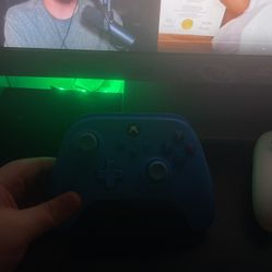 XBOX  SERIES S WORKS FINE I CLEAN IT ONCE A MONTH NEVER HAD A PROBLEM JUST WANT A PS5 