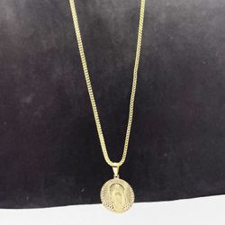 14k Gold franco chain and Virgen María pendant