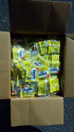Temptations tasty chicken flavor cat food sample packs