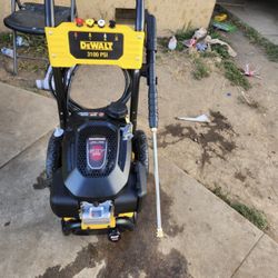 DEWALT 3100 PSI at 2.3 GPM Honda Cold Water Professional Gas Pressure Washer for Sale in Gardena CA OfferUp