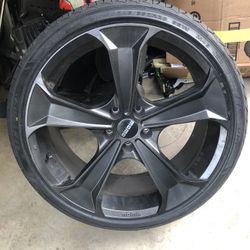 Tire Rim 20 W/ Momo Rim