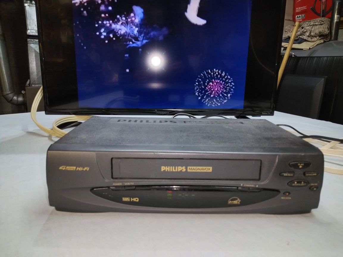 PHILLPS- MAGNAVOX VINTAGE VCR PLAYER AND RECORDER