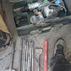 Hitachi HD40MR Rotary Hammer w/shovel and Bits