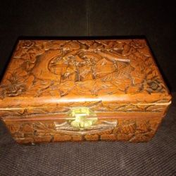 VINTAGE HAND CARVED JEWELRY BOX 