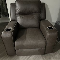 Ashley Lavenhorne Manual Recliner 