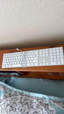 Apple Wired Full-Size Keyboard with Numpad