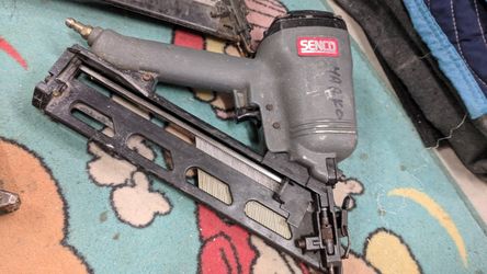 Senco SNF 40 nail gun
