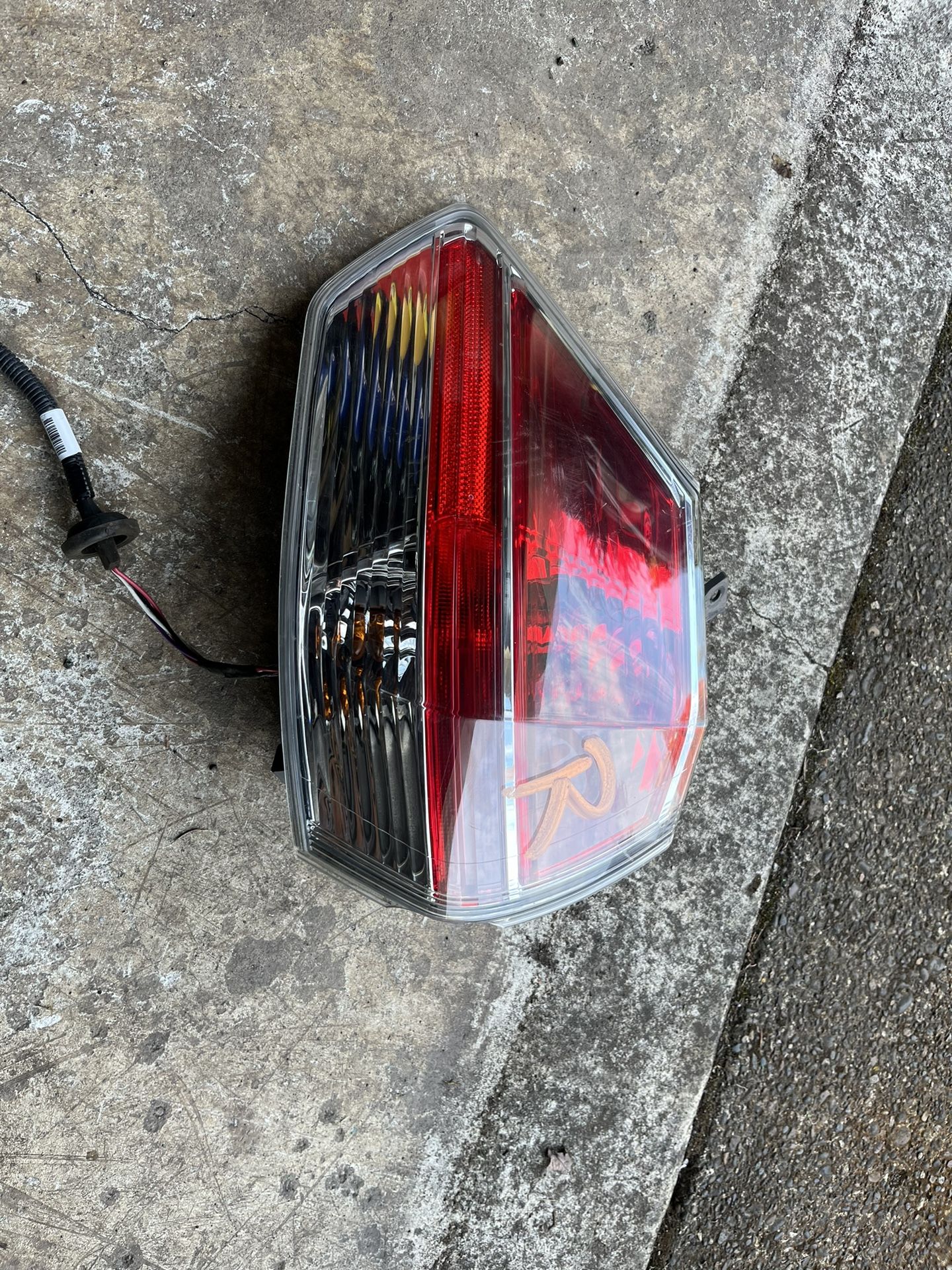 2014-16 Nissan Rogue Driver Side Tail Light.