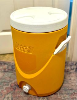 Comen 5 gallon cooler like new