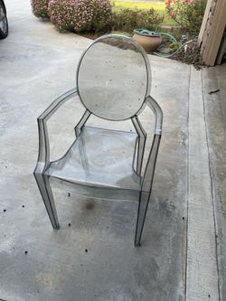 Clear Plastic Chair 