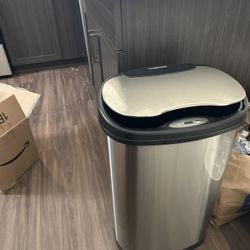 Electronic Trash can 