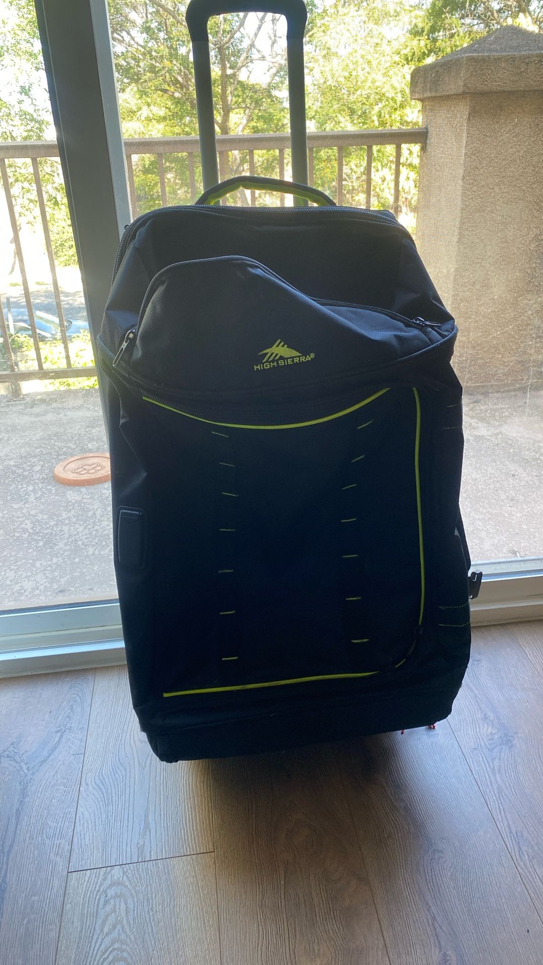 Used High Sierra Large Wheeled Duffel /