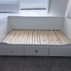 Pull Out Day Bed