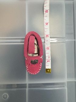 Minnetonka x Hello Kitty Mini Mocassin Keychain