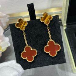 Ladies' fashion earrings