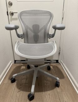 Pre Owned Herman Miller Aeron Remastered Size A Fully Loaded Office Chair In Mineral