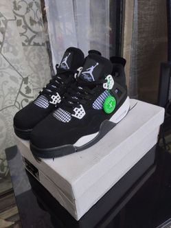 Jordan 4 white thunder size 9.5