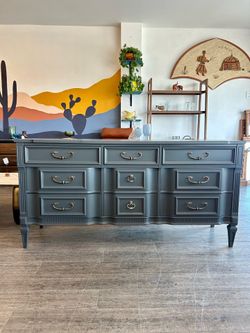 Grey Dresser / 9 Drawers / Vintage!