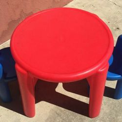 Step 2 Table/chairs