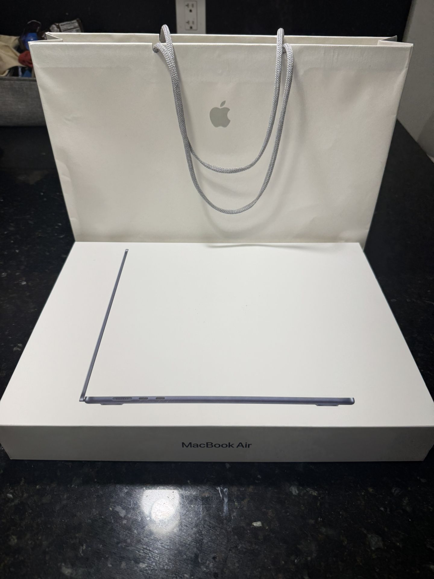 Macbook Air M4 15 Inch 16GB 256GB Midnight Black Used