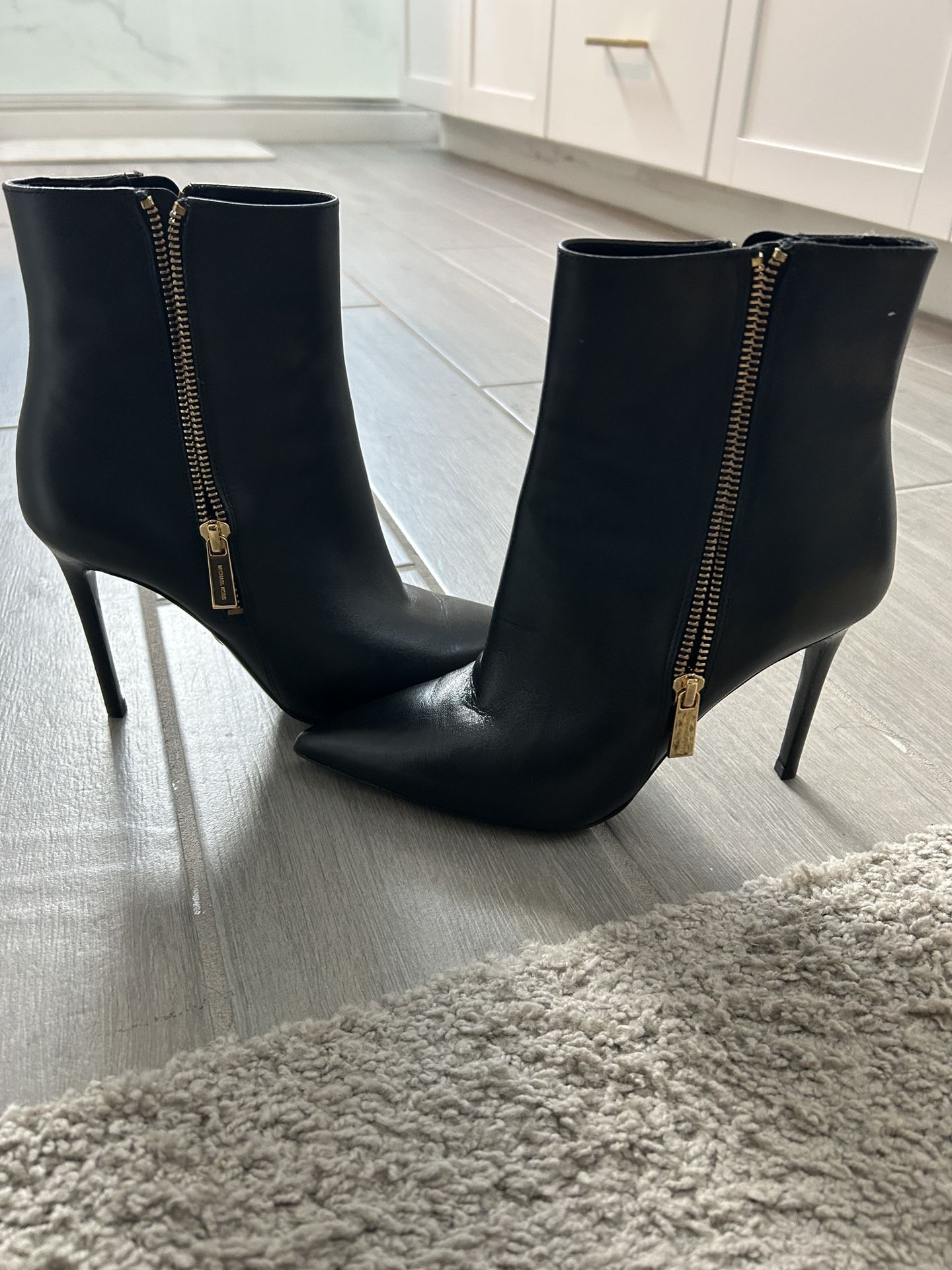 MICHAEL Michael Kors Black Heeled Boots with Gold Zipper Size 6.5