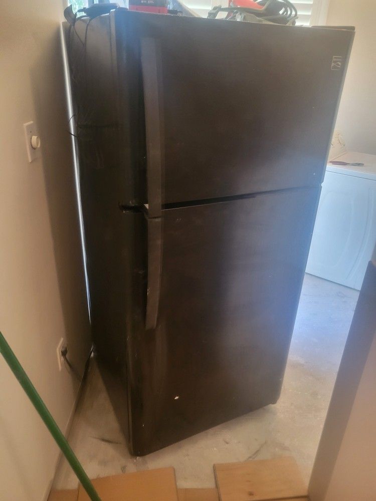 Refrigerator 