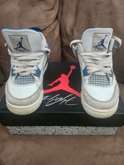 Air Jordan 4 Retro (size 5Y)