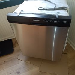 Dish Washer, Frigidaire, Quiet Model Never Used