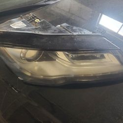 RIGHT HEAD LAMP FOR 2012 AUDI A 7