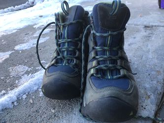 Women’s hiking boots size 7