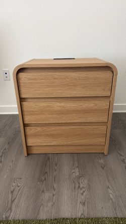 Nightstand with Charging Station, 25" Tall Modern Wood Bedside Table with 3 Storage Drawers, End Table for Bedroom, Living Room, Natural Oak