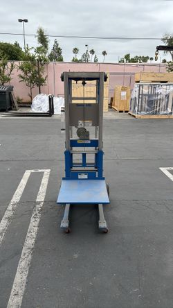 Genie material lift
