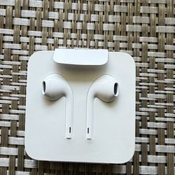 Apple original Lightning to 3.5 mm Headphone Jack Adapter and Apple Headphone